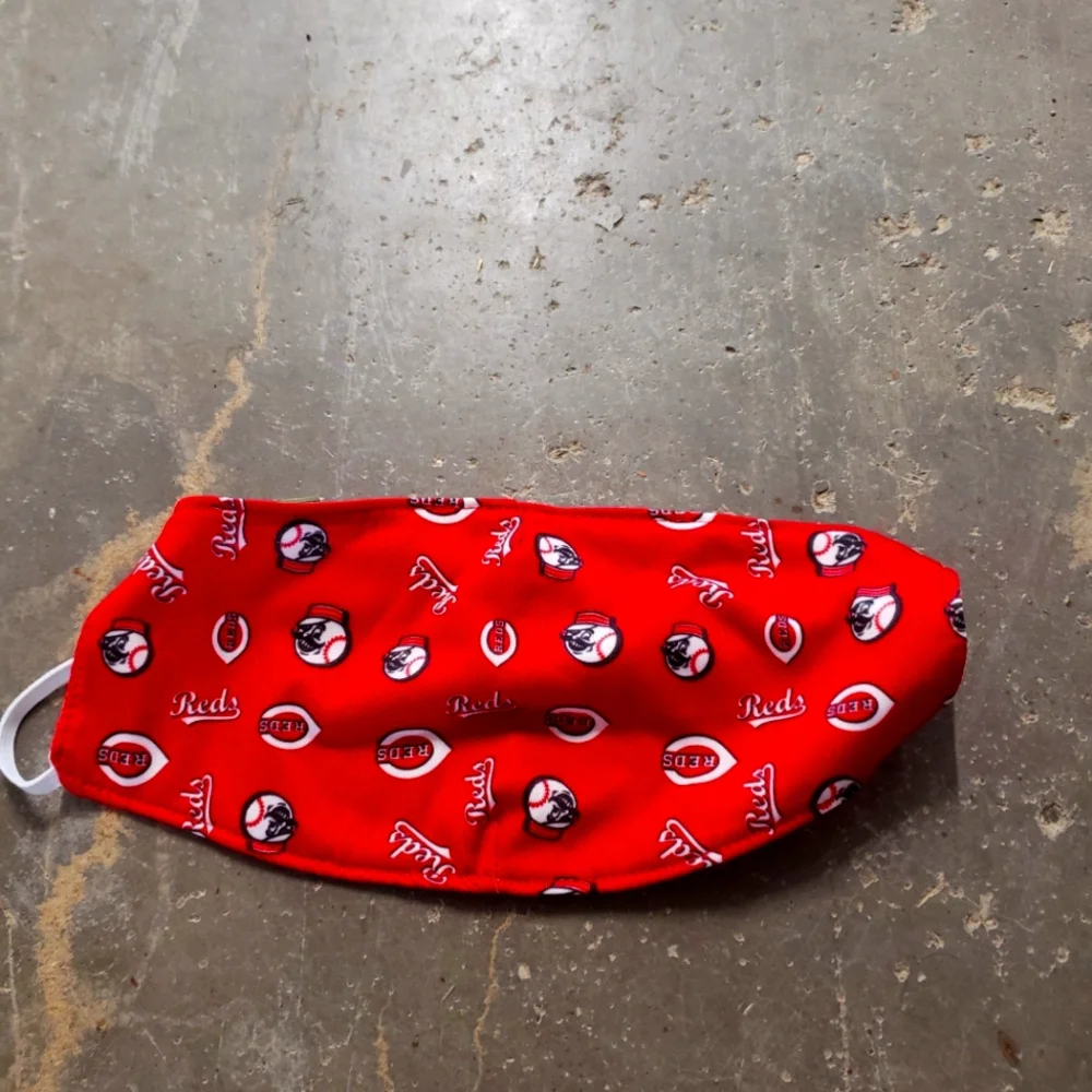 Never used MLB Foco Cincinnati Reds Facemask